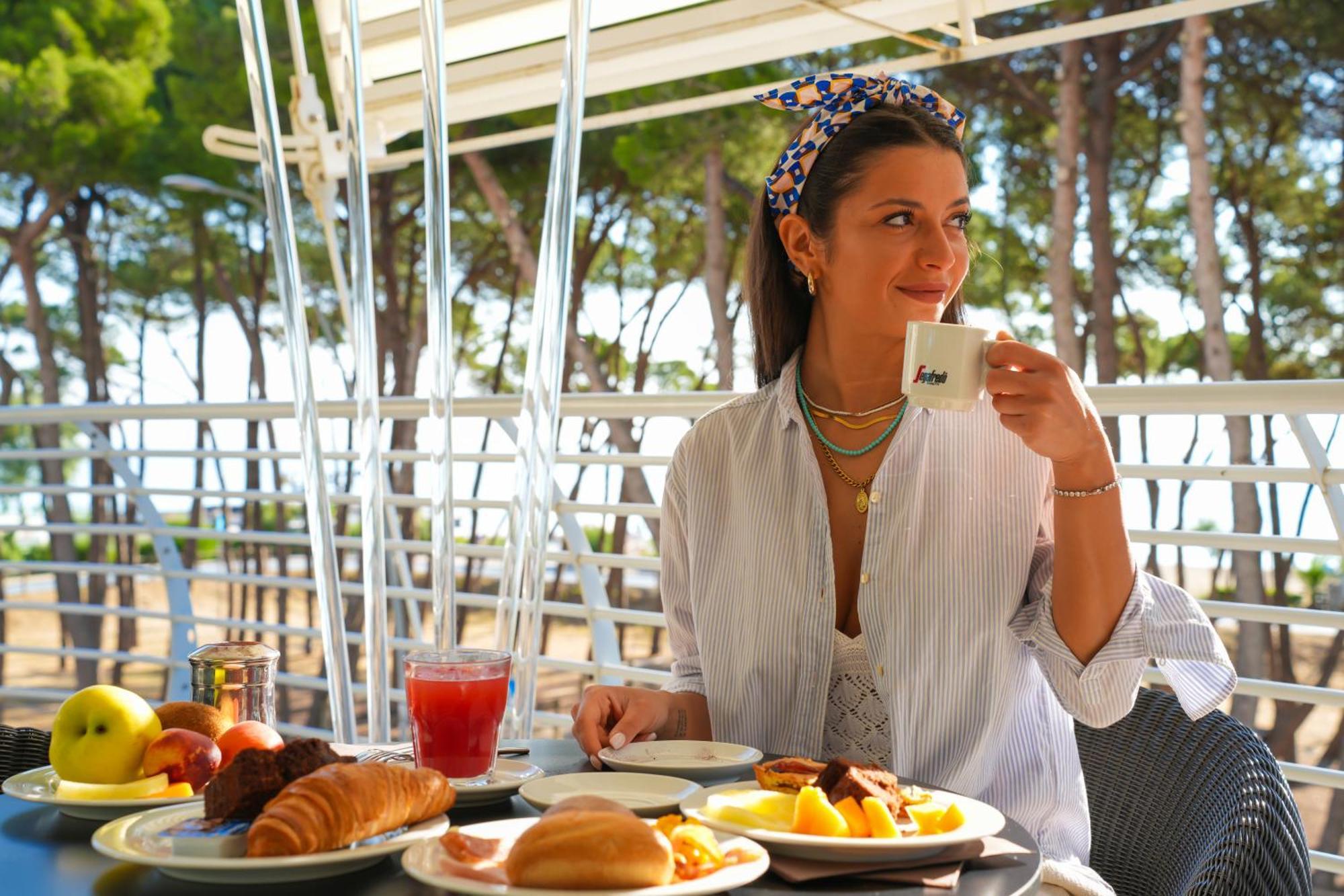Hotel Lido Alba Adriatica Luaran gambar