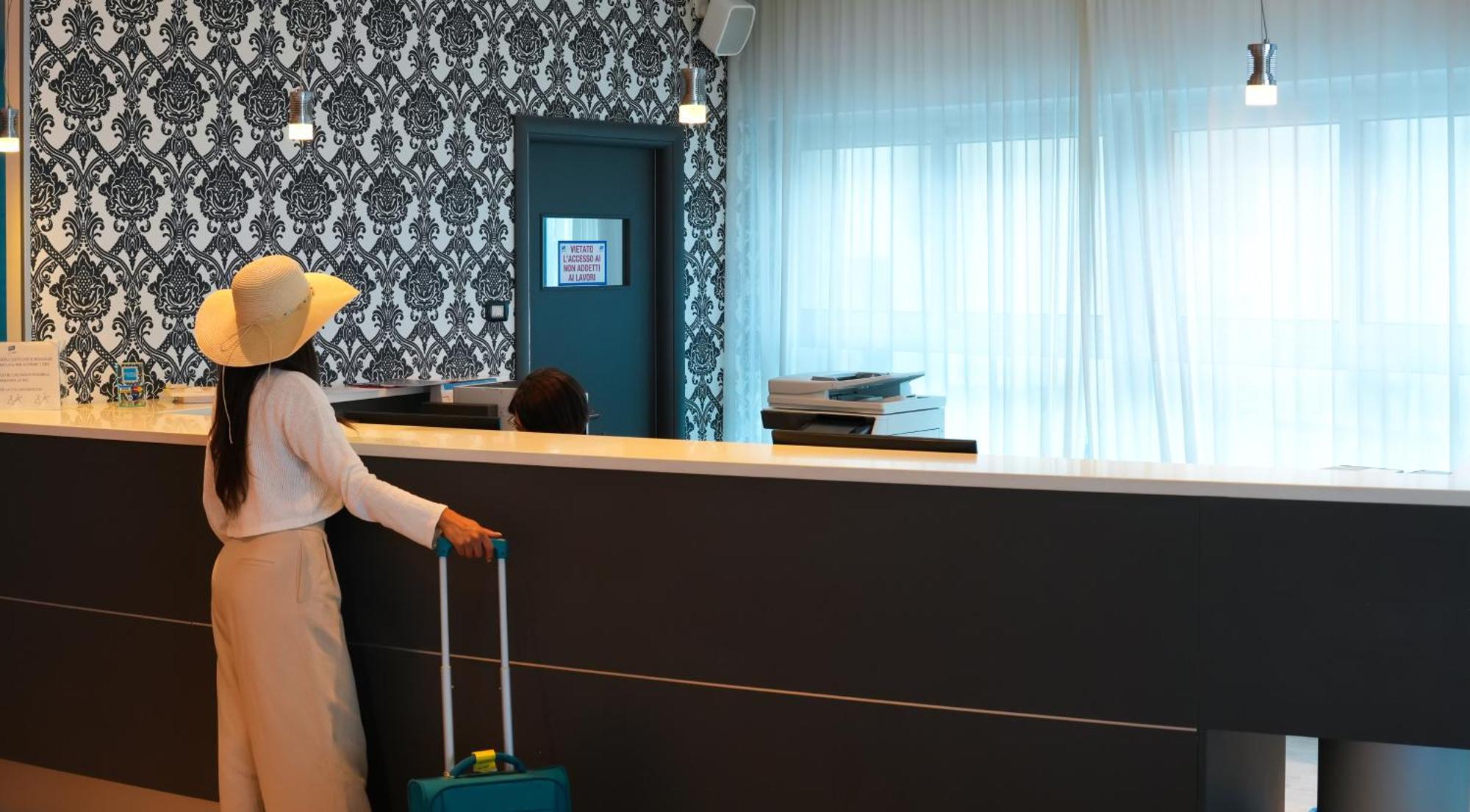 Hotel Lido Alba Adriatica Luaran gambar