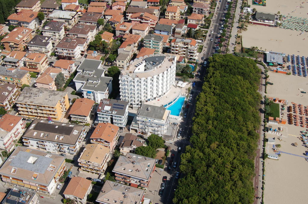 Hotel Lido Alba Adriatica Luaran gambar