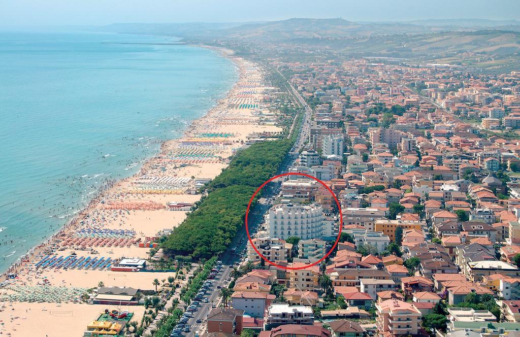Hotel Lido Alba Adriatica Luaran gambar