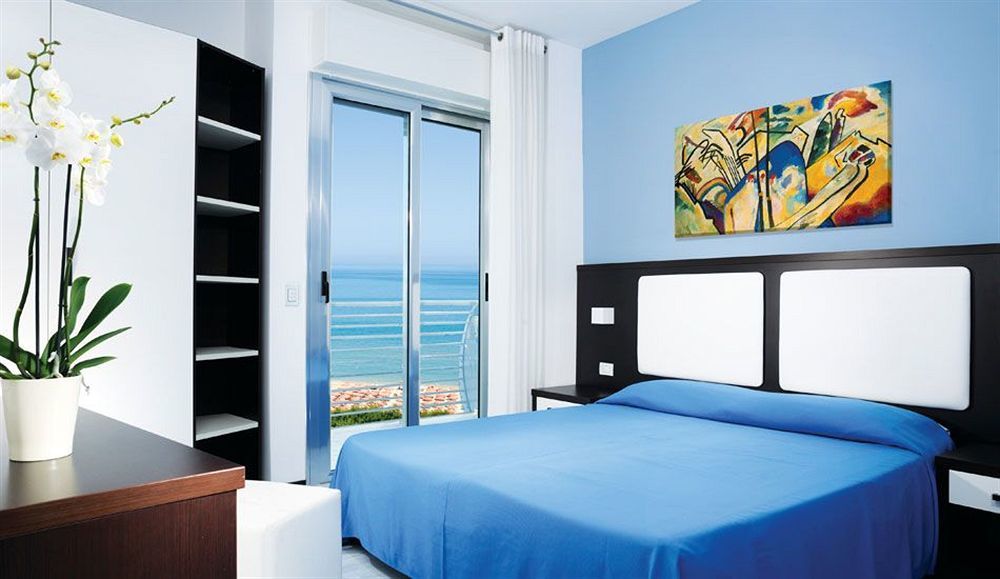 Hotel Lido Alba Adriatica Luaran gambar