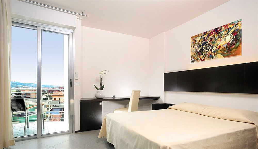 Hotel Lido Alba Adriatica Luaran gambar