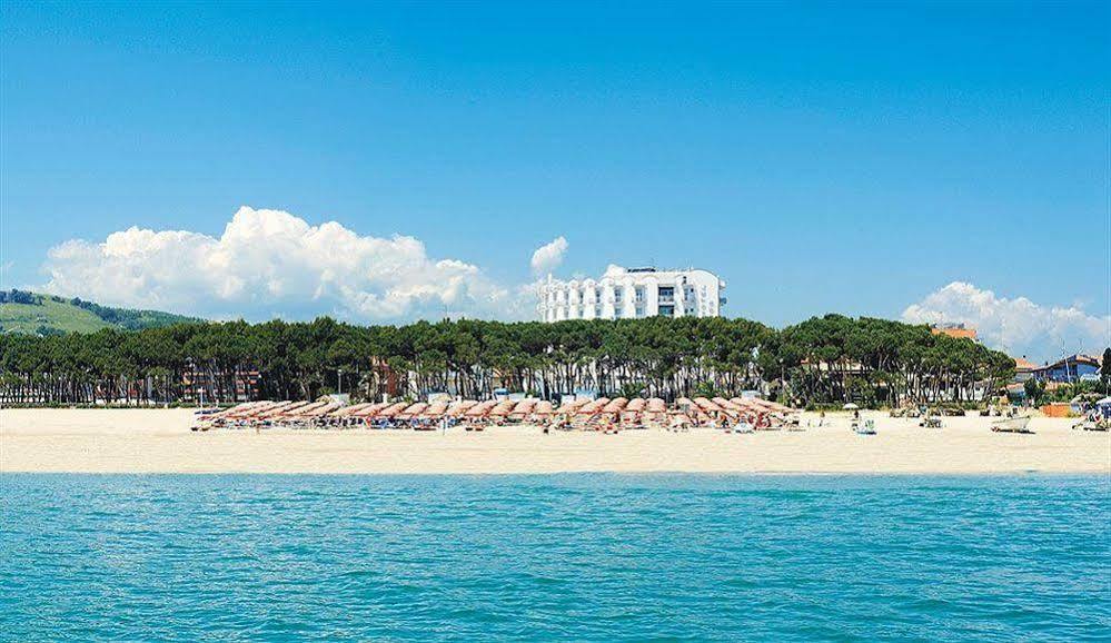 Hotel Lido Alba Adriatica Luaran gambar