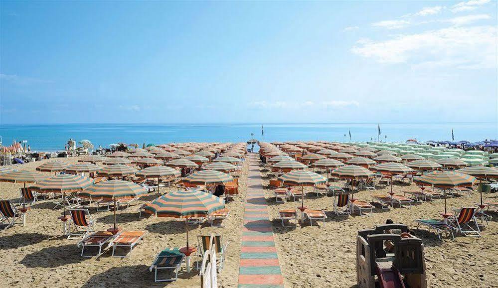 Hotel Lido Alba Adriatica Luaran gambar